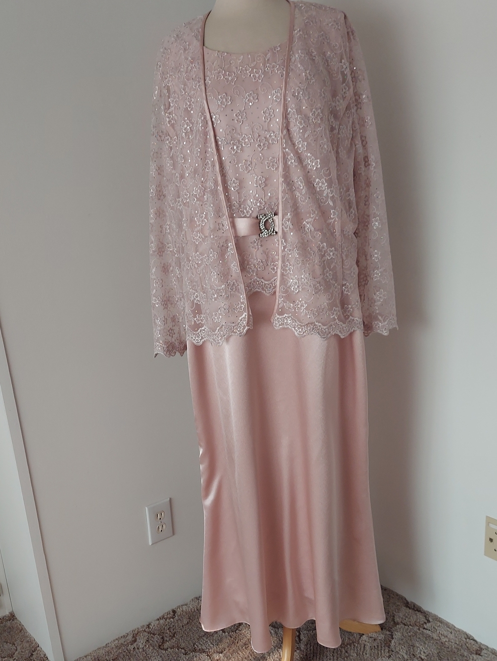 Elegant Blush Pink Lace & Satin Evening Dress Set